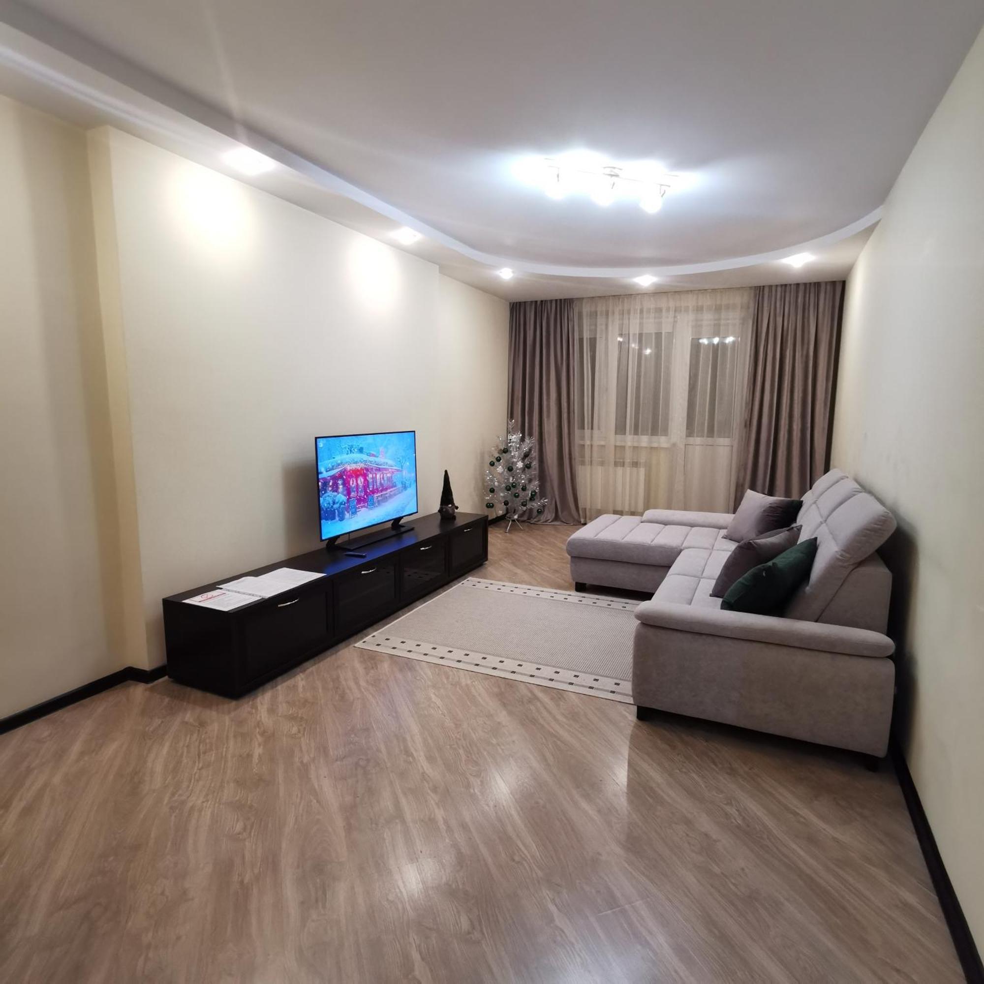 Big Apartment In Rivne Center Exterior photo