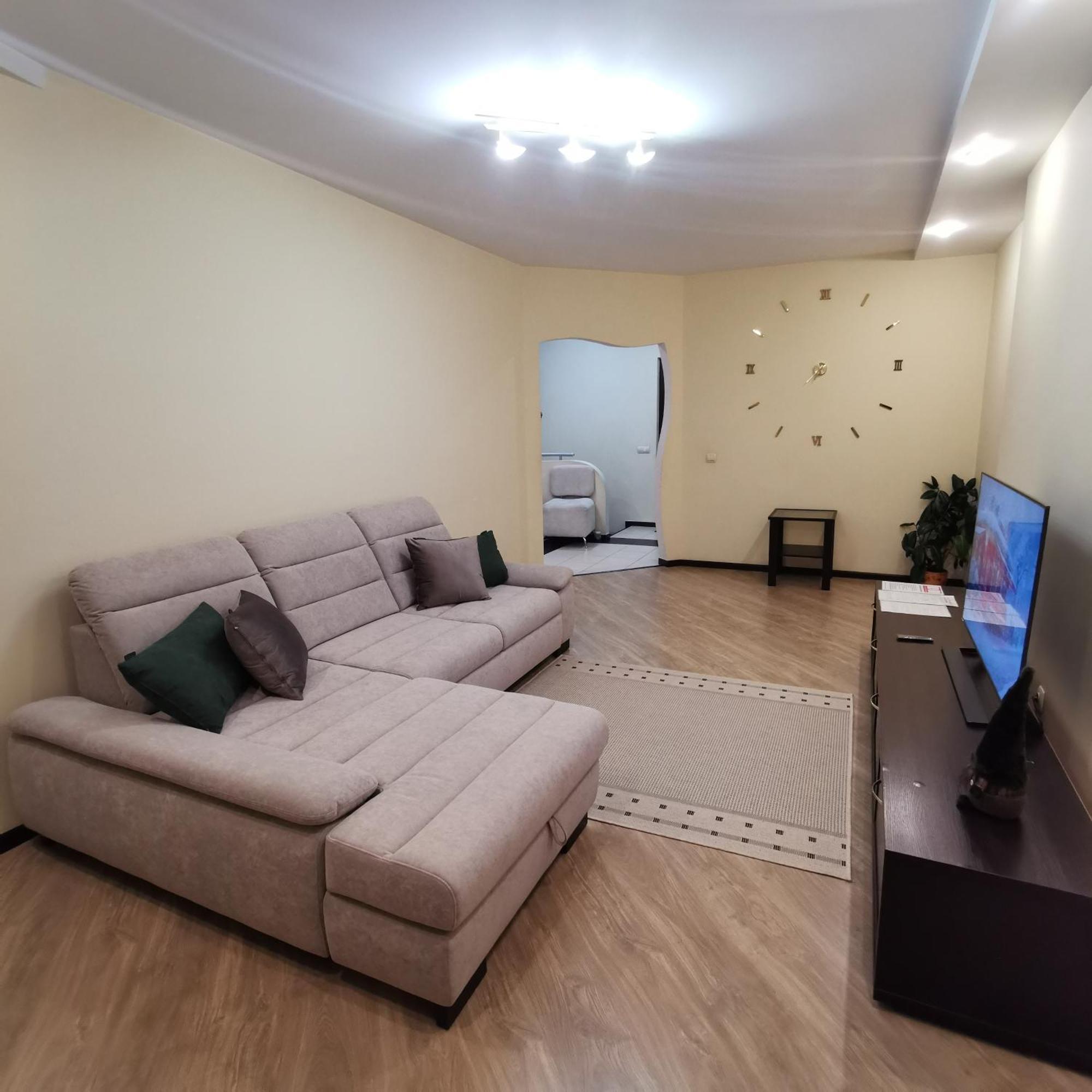 Big Apartment In Rivne Center Exterior photo
